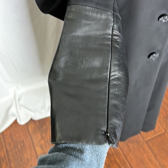 Ross Mayer Elegant Black Long Blazer with Leather Cuffs - Picture 4 of 8